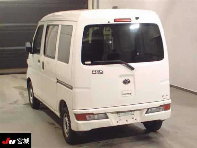 TOYOTA PIXIS VAN