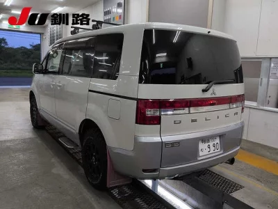 MITSUBISHI DELICA D5