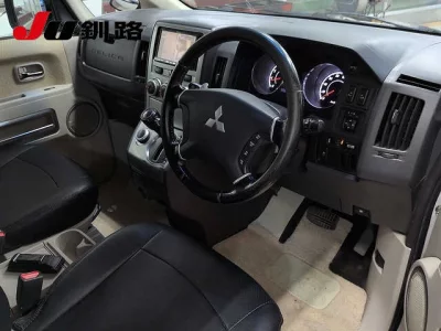 MITSUBISHI DELICA D5