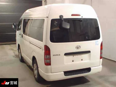 TOYOTA HIACE VAN