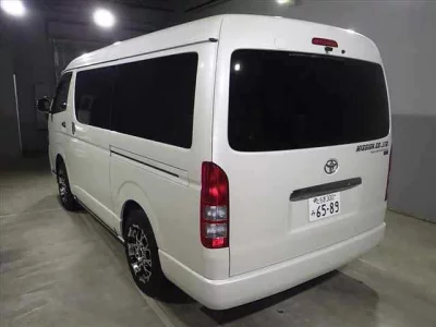 TOYOTA HIACE