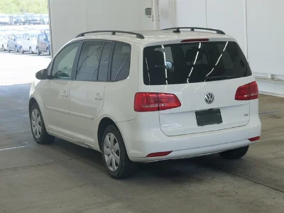 VOLKSWAGEN GOLF TOURAN