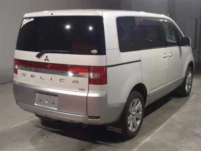 MITSUBISHI DELICA D5