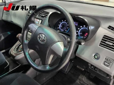 TOYOTA MARK X ZIO