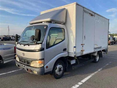 TOYOTA DYNA