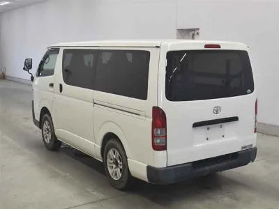 TOYOTA HIACE VAN