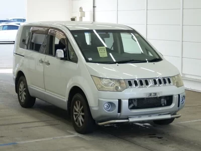 MITSUBISHI DELICA D5