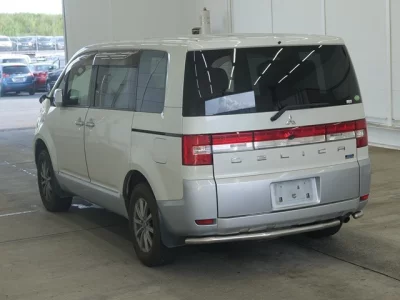 MITSUBISHI DELICA D5