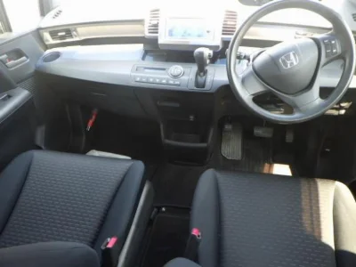 HONDA FREED SPIKE