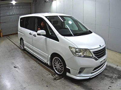 NISSAN SERENA