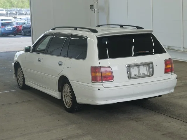 Toyota Crown Estate  с аукциона в Японии