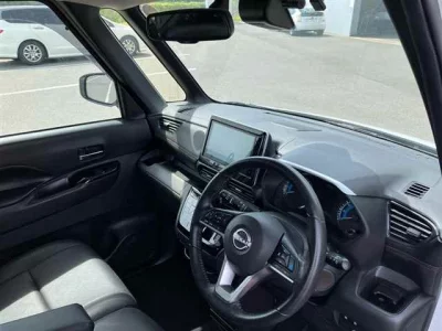 NISSAN ROOX