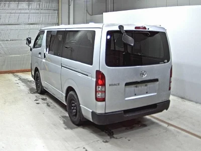 TOYOTA HIACE VAN