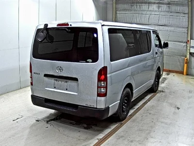 TOYOTA HIACE VAN