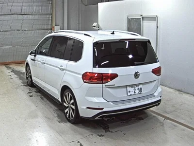 VOLKSWAGEN GOLF TOURAN