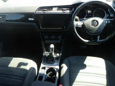 VOLKSWAGEN GOLF TOURAN