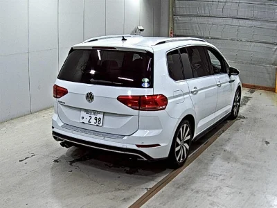 VOLKSWAGEN GOLF TOURAN