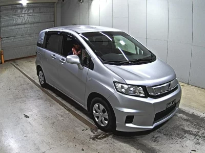 HONDA FREED SPIKE