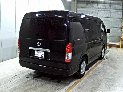 TOYOTA HIACE