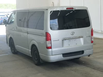 TOYOTA HIACE