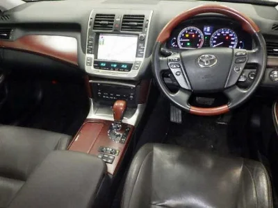 TOYOTA CROWN MAJESTA