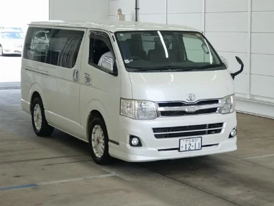 TOYOTA REGIUS ACE VAN