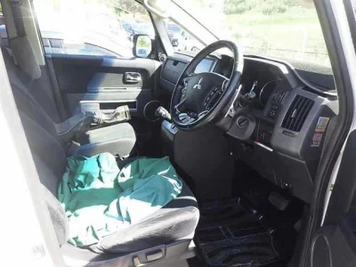 MITSUBISHI DELICA D5