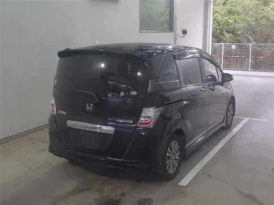 HONDA FREED SPIKE