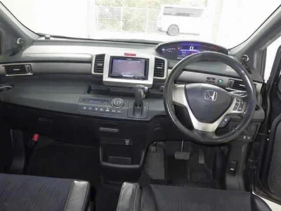 HONDA FREED SPIKE