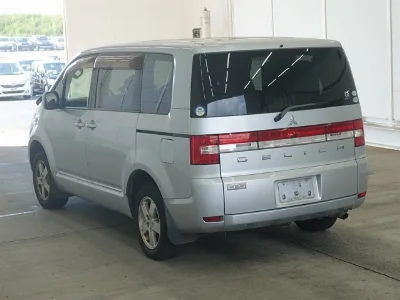 MITSUBISHI DELICA D5