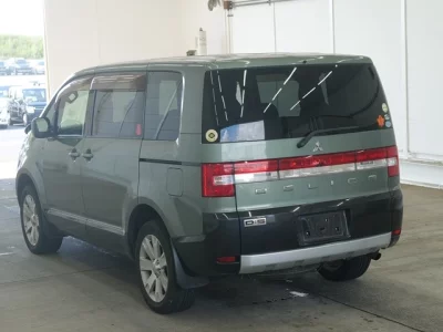 MITSUBISHI DELICA D5