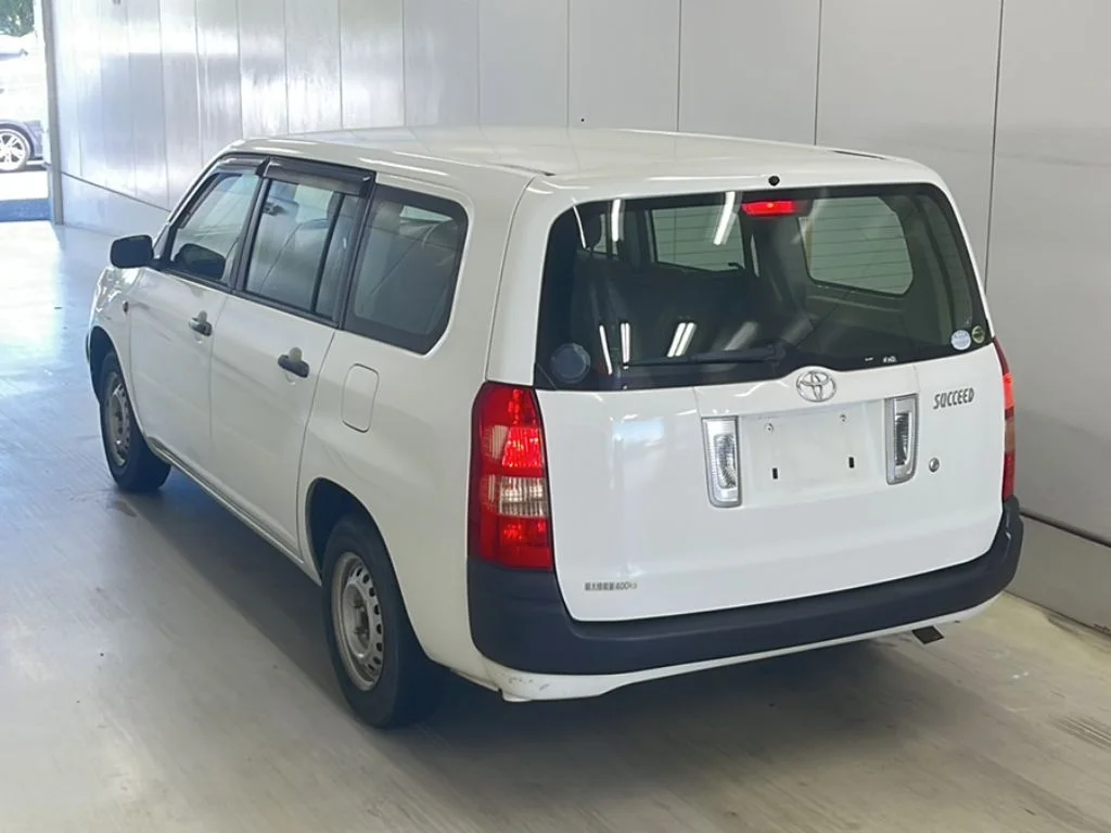 Toyota Succeed  с аукциона в Японии