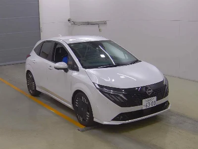 NISSAN AURA