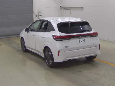 NISSAN AURA