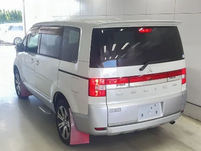MITSUBISHI DELICA D5