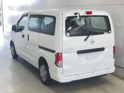 NISSAN NV200