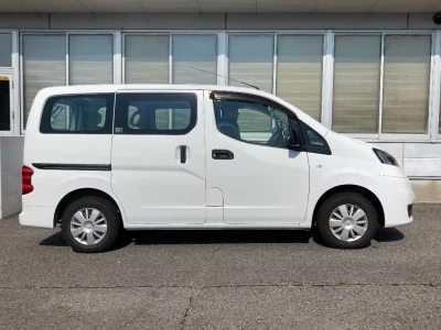 NISSAN NV200