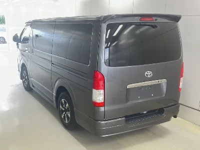 TOYOTA HIACE VAN