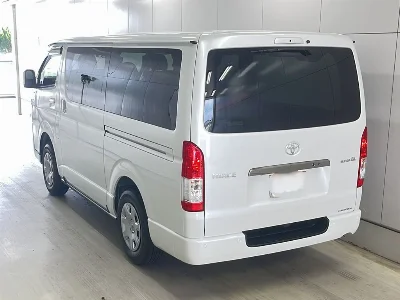 TOYOTA HIACE VAN