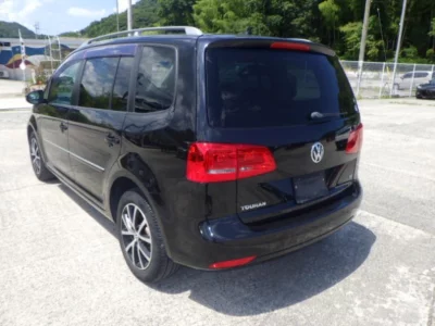 VOLKSWAGEN GOLF TOURAN