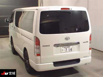 TOYOTA HIACE VAN