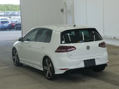 VOLKSWAGEN GOLF R