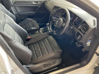 VOLKSWAGEN GOLF R