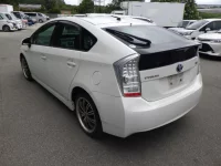 Цена авто Toyota Prius с аукционов Японии, номер кузова ZVW30, пробег 166 000, оценка 6