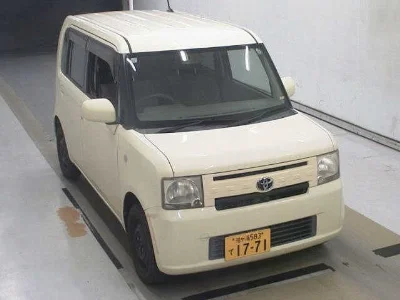 TOYOTA PIXIS SPACE