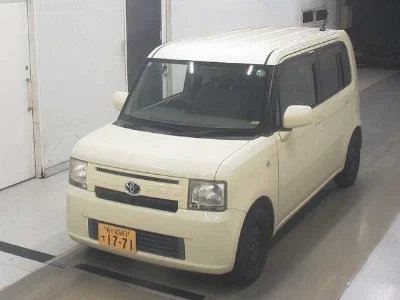 TOYOTA PIXIS SPACE
