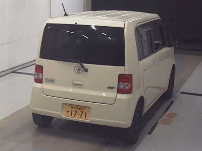 TOYOTA PIXIS SPACE