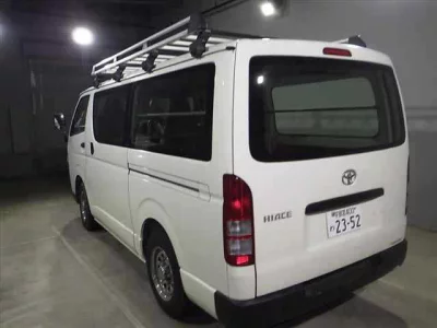 TOYOTA HIACE VAN