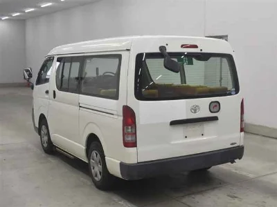 TOYOTA HIACE