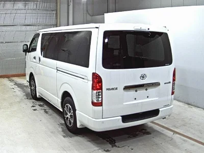 TOYOTA HIACE VAN